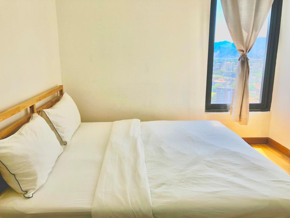 Tropicana 218 Macalister Netflix Unit By Blue Sky Holidays George Town Extérieur photo