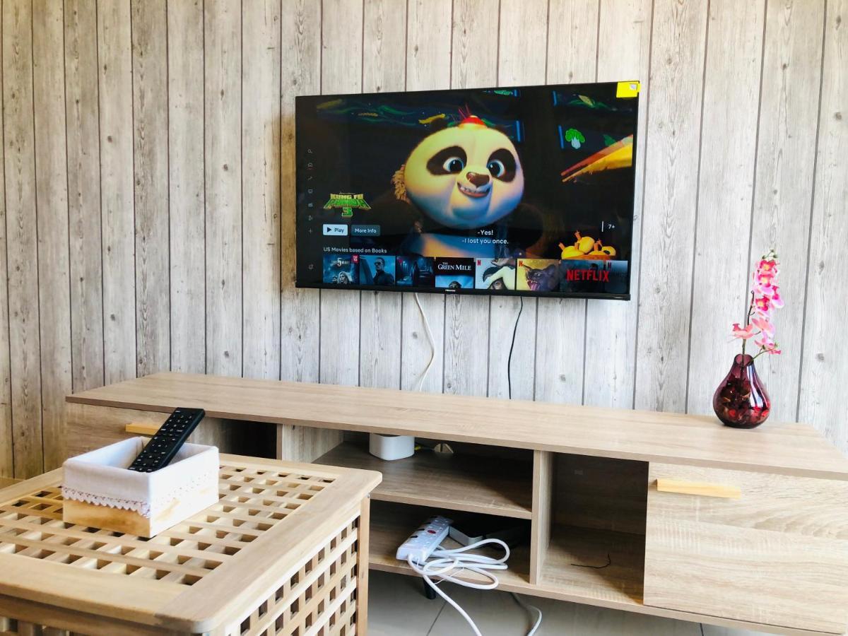 Tropicana 218 Macalister Netflix Unit By Blue Sky Holidays George Town Extérieur photo