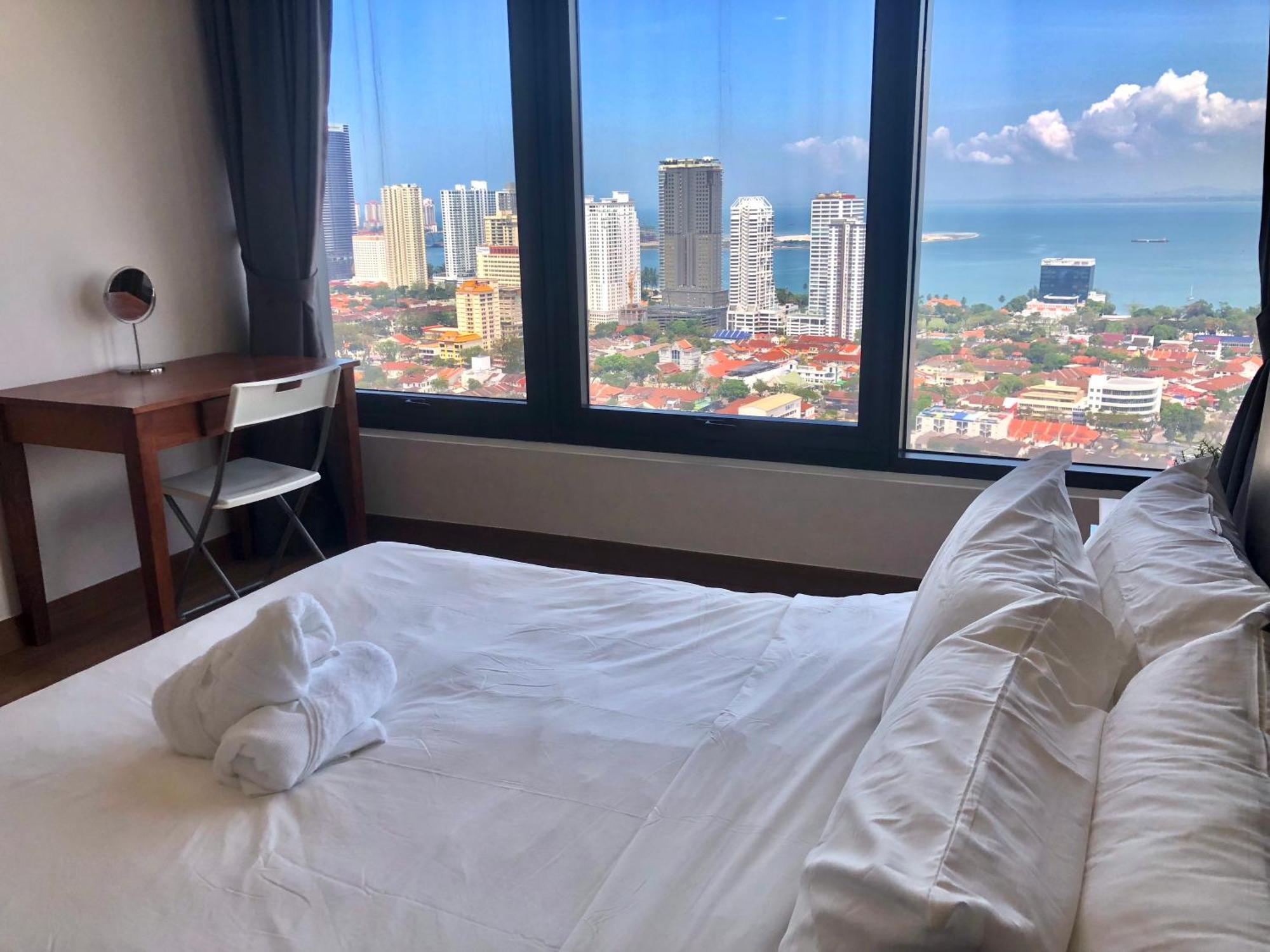 Tropicana 218 Macalister Netflix Unit By Blue Sky Holidays George Town Extérieur photo